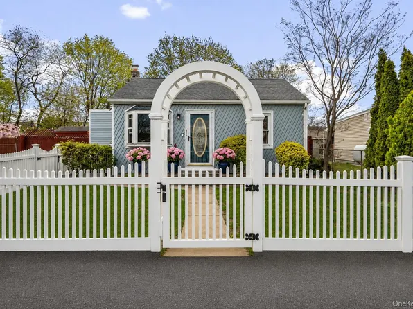 80 Cherubina Lane, North Babylon, NY 11703