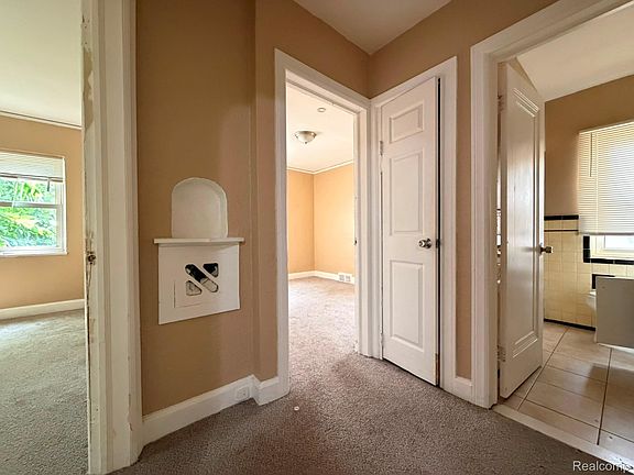 3rd image of 8080 Cloverlawn St