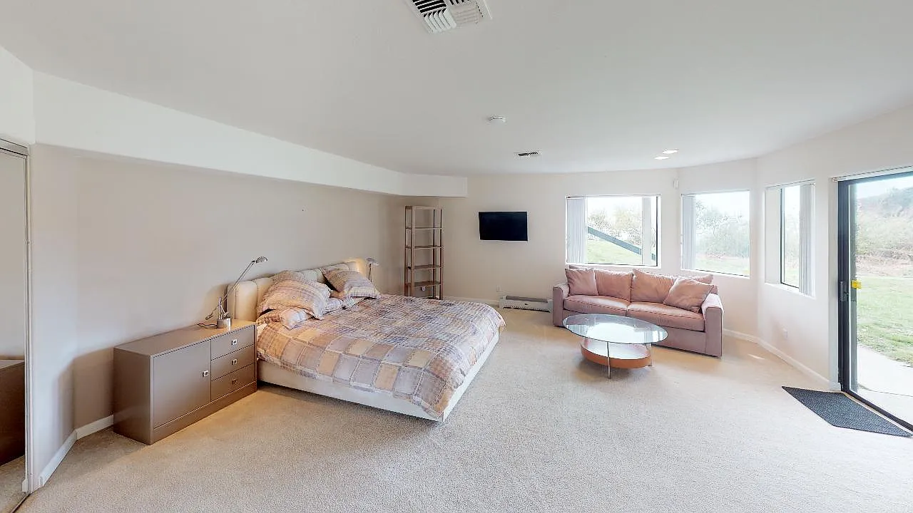 1051 Wharf St — Photo 4