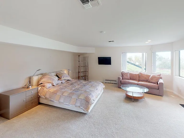 1051 Wharf St — Photo 4
