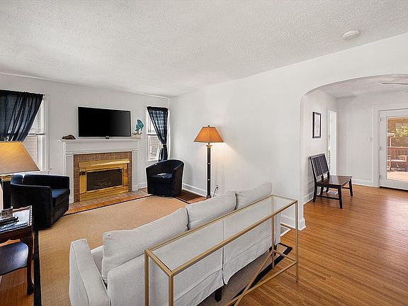 3rd image of 4213 Churchill Rd