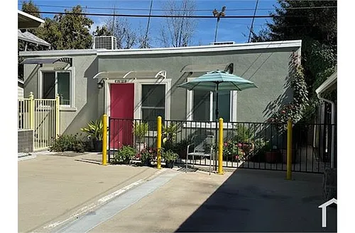 1158 N Lake Ave Photo 1