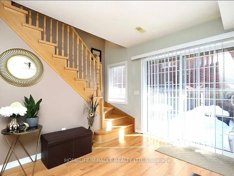 29 Denison Ave — Photo 2
