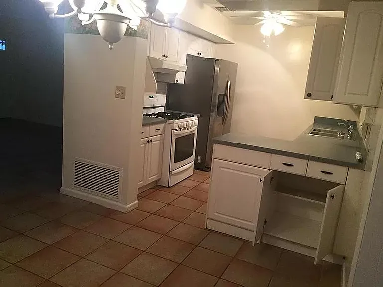623 Vandenberg St — Photo 1