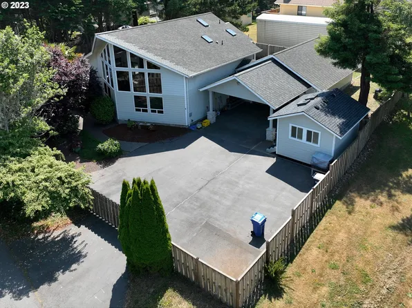 332 Mill Beach Rd, Brookings, OR 97415