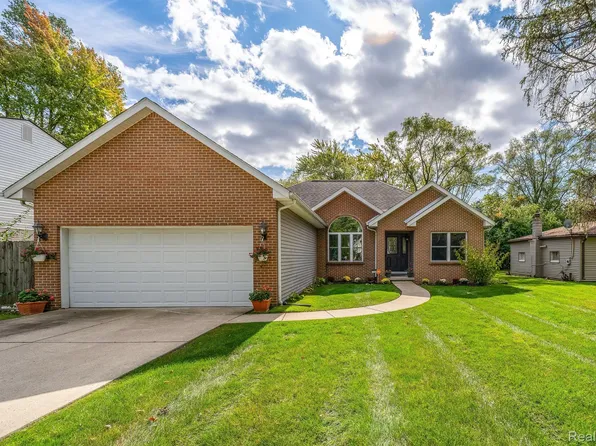 17359 Silver Maple St, Southfield, MI 48075
