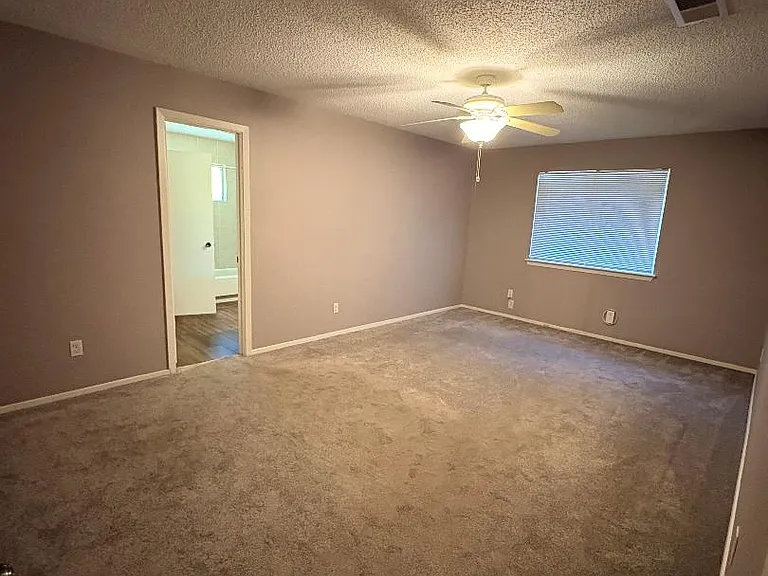 Extra Large Master Bedroom with door to the En-Suite.