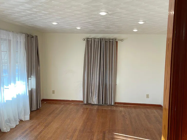 606 Doe St — Photo 10