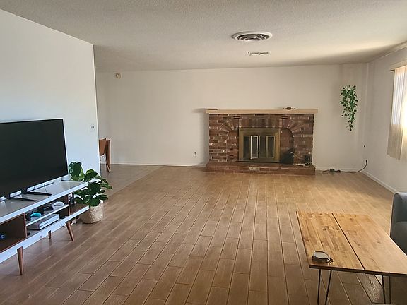 3rd image of 56865 Ivanhoe Dr