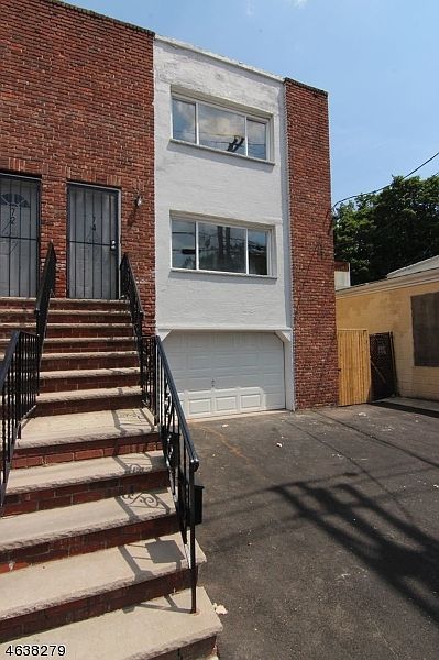 3318127