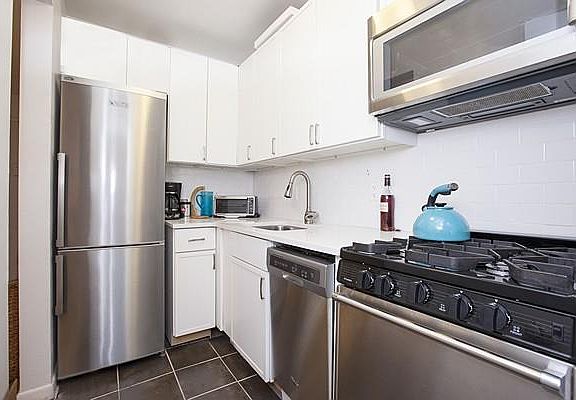 5th image of 67 E 11th St APT 212