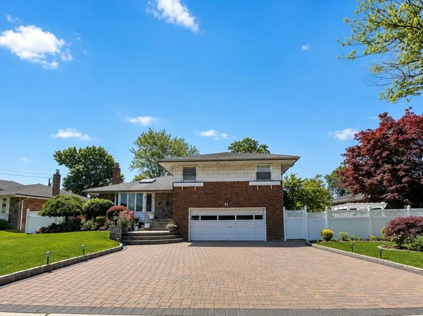 3 Carolyn Court, Syosset, NY 11791
