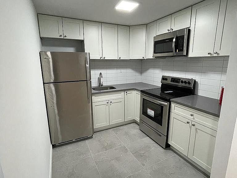 1st image of 3052 Villa Ave