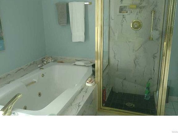 5th image of 60 Oakbrook Dr APT C