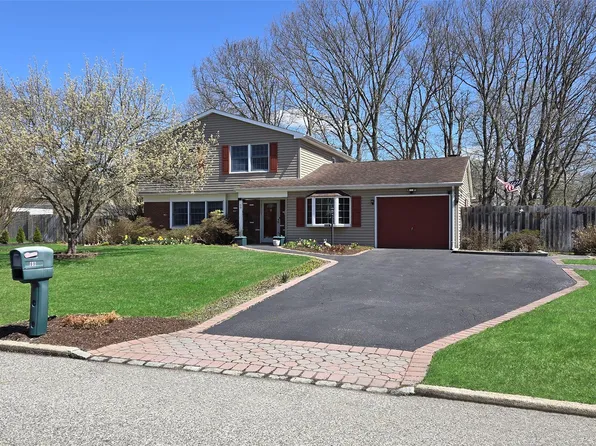 69 Strathmore Village Drive, South Setauket, NY 11720