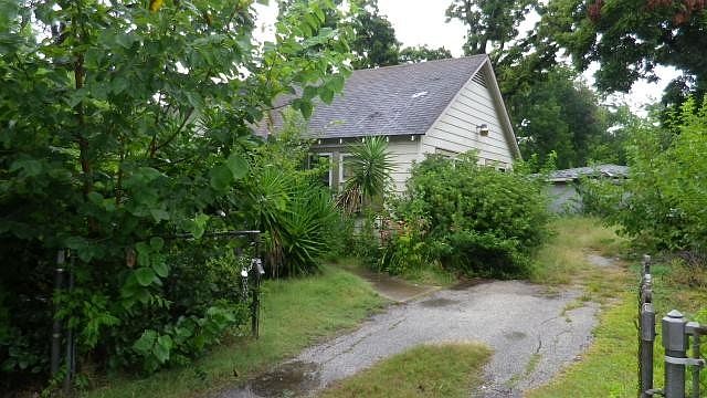 2nd image of 4606 Pickfair St