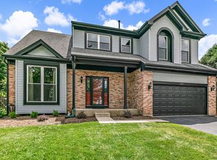 3880 Peartree Dr, Lake In The Hills, IL 60156