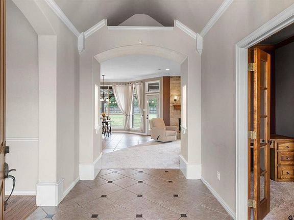 5th image of 112 Lake Meadowdrive