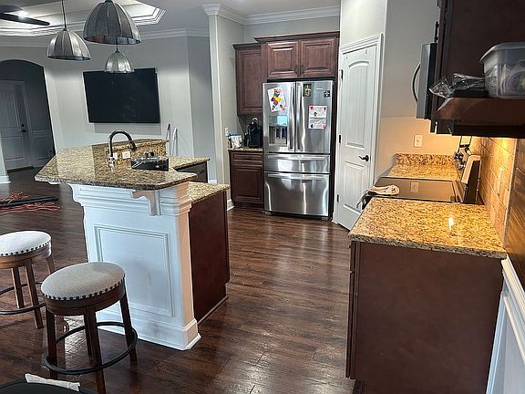 3rd image of 127 Churchill Dr