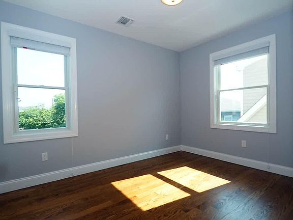 4th image of 92 Kentucky St