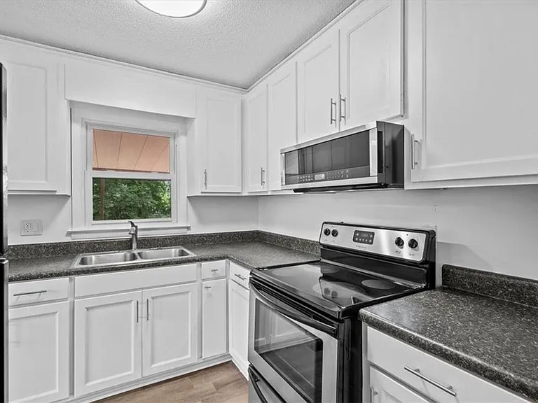 215 Thomas Heights Cir — Photo 9