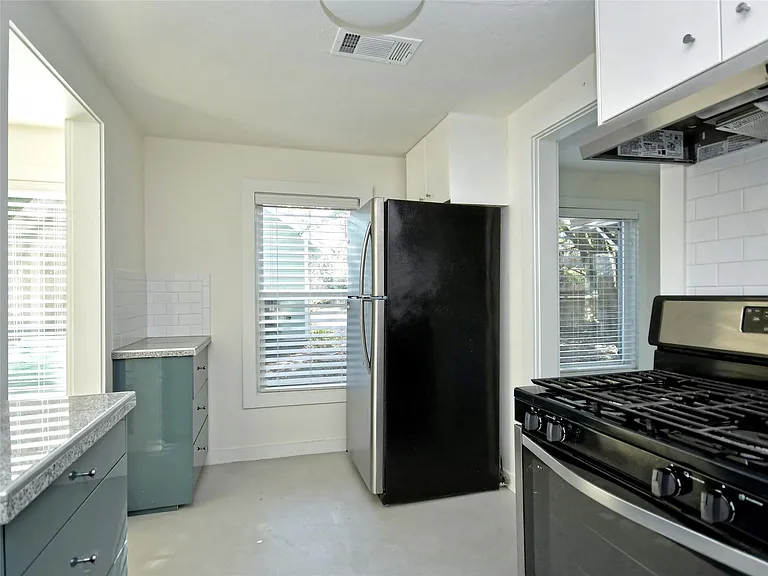 4604 Red River St #B — Photo 10