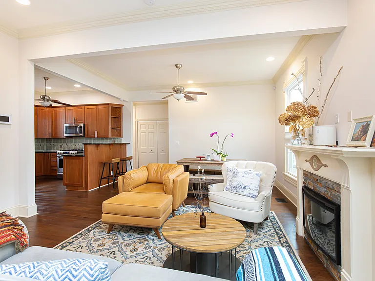 1502 Woodlawn Ave — Photo 3