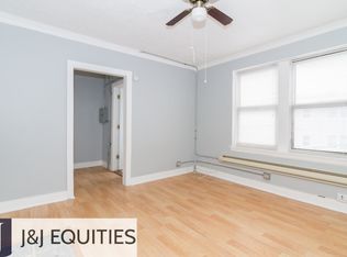 4735 N Beacon St #301, Chicago, IL 60640