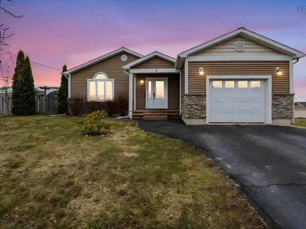 5 Tailfeather Ct, Kings, NS B4N 0E6
