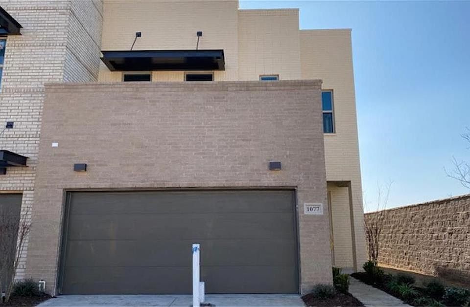 1st image of 900 Marian Dr