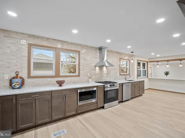 507 Hood Blvd, Fairless Hills, PA 19030