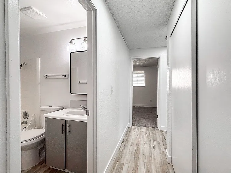 Tahoma Park Apartments — Photo 35
