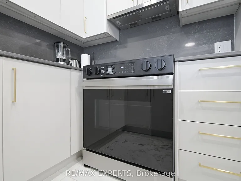 208 Queens Quay W #2211 — Photo 11