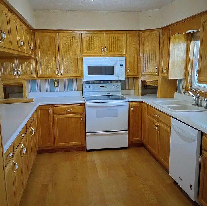 1st image of 1407 E 35th Ave
