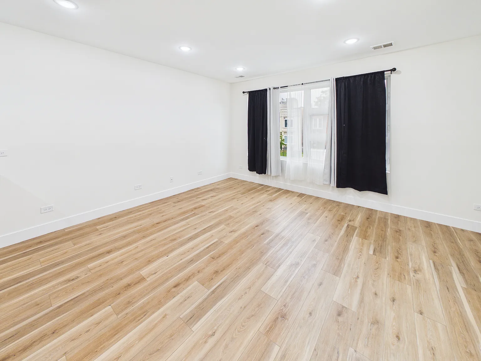 3 bed, 1250 sqft, $2,395 — Photo 3