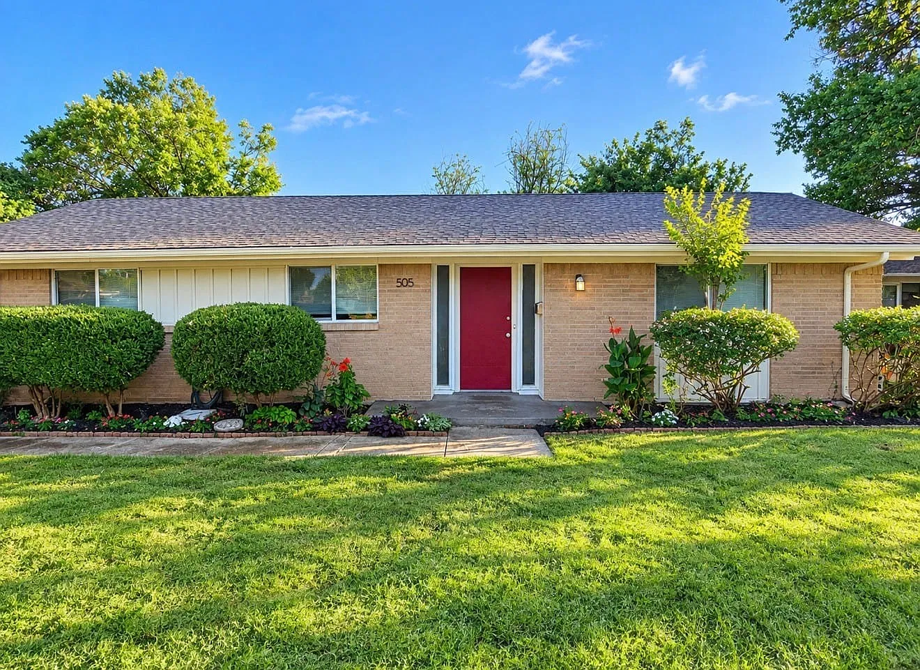 3 bed, 2.0 bath, 1467 sqft, $2,600 — Photo 1