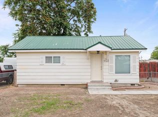 1122 W Maple St, Burbank, WA 99323