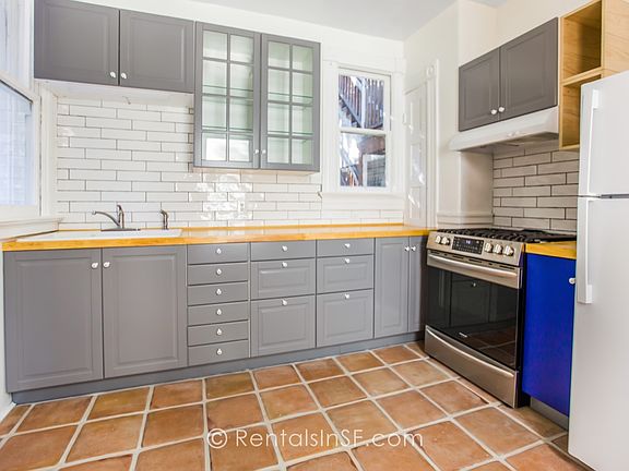 3rd image of 420 Broderick St