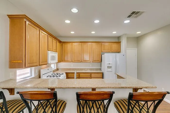 3 bed, 2.0 bath, 1887 sqft, $1,900 — Photo 1