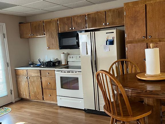 2nd image of 202 Wyndpark Cir #1