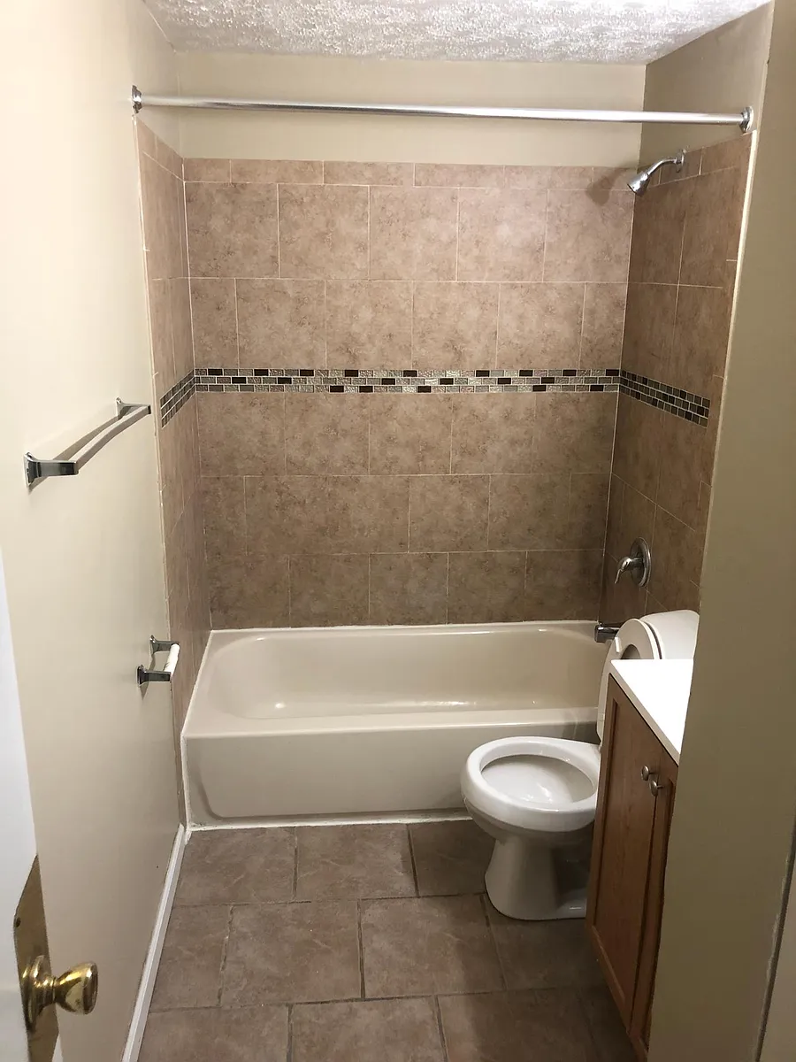 Building Photo - 1706 Pleasant St #3