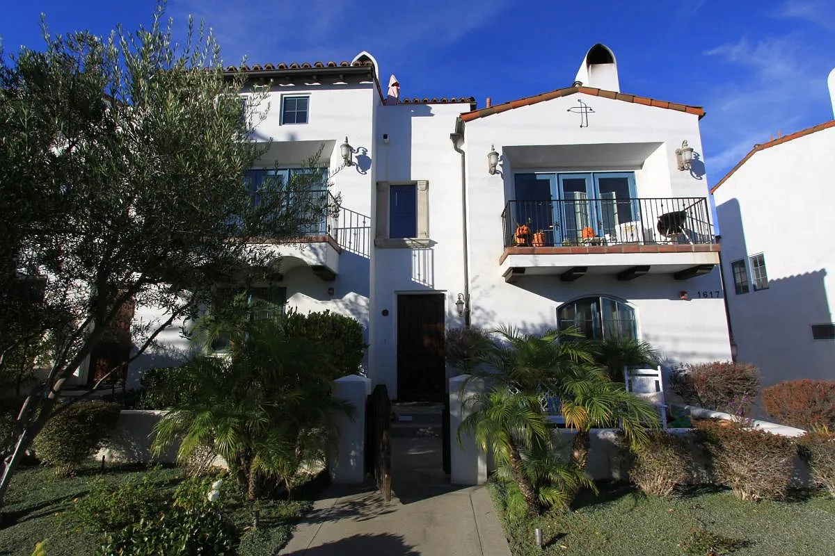 3 bed, 2.5 bath, 2140 sqft, $7,000 — Photo 1