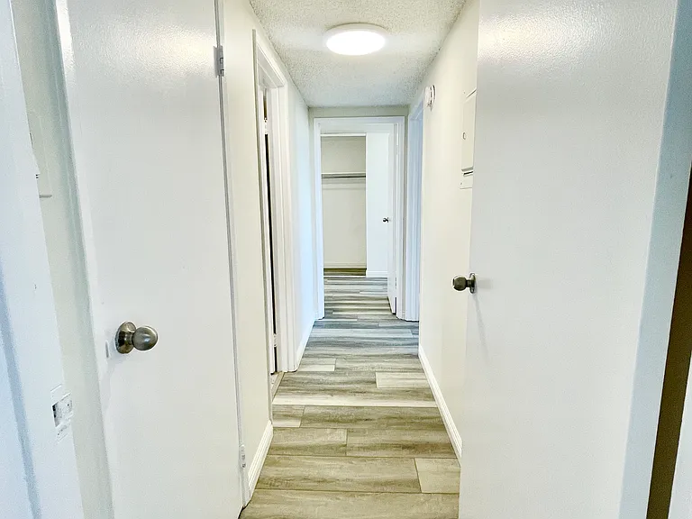Occidental Towers Apartments — Photo 170