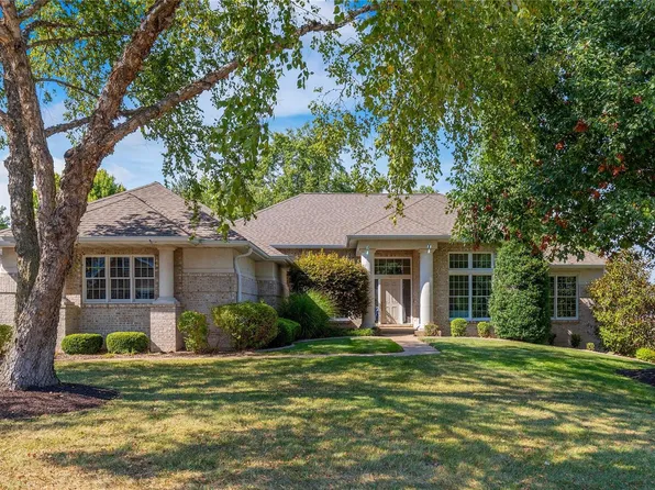 561 Malinmor Dr, Weldon Spring, MO 63304