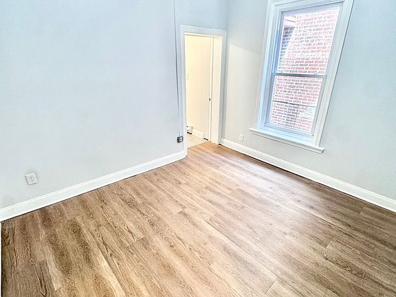 4th image of 827-829 W Linden St #829-1