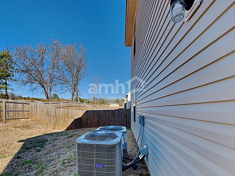 2058 Southlea Dr — Photo 17
