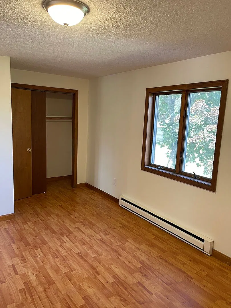 Wolf Den Apartments — Photo 3