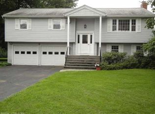 7 Hampton Ln, Bloomfield, CT 06002