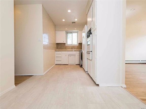 5th image of 23733 Davenport Ave