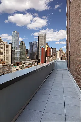 Rented by The Bloomstone Group LLC | media 28